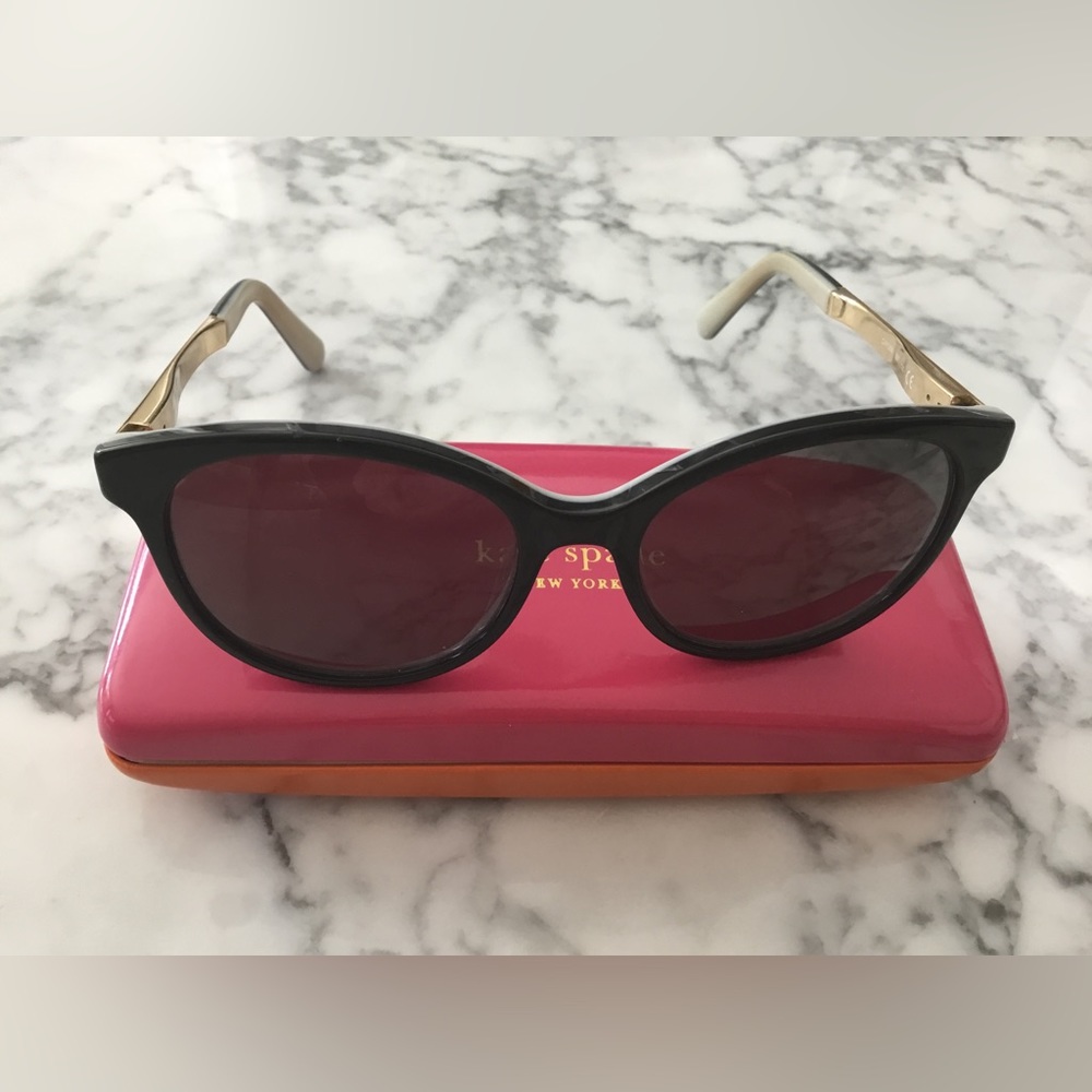 Kate spade black & white trim and gold handle.